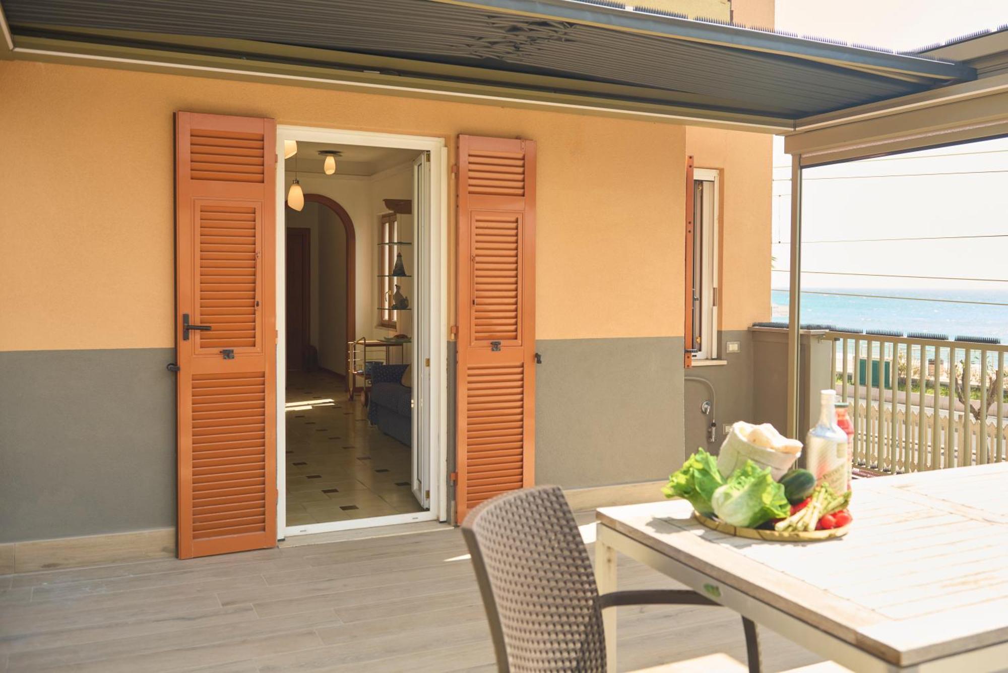 Terrazza Sul Mare A Pietra Ligure Exterior foto