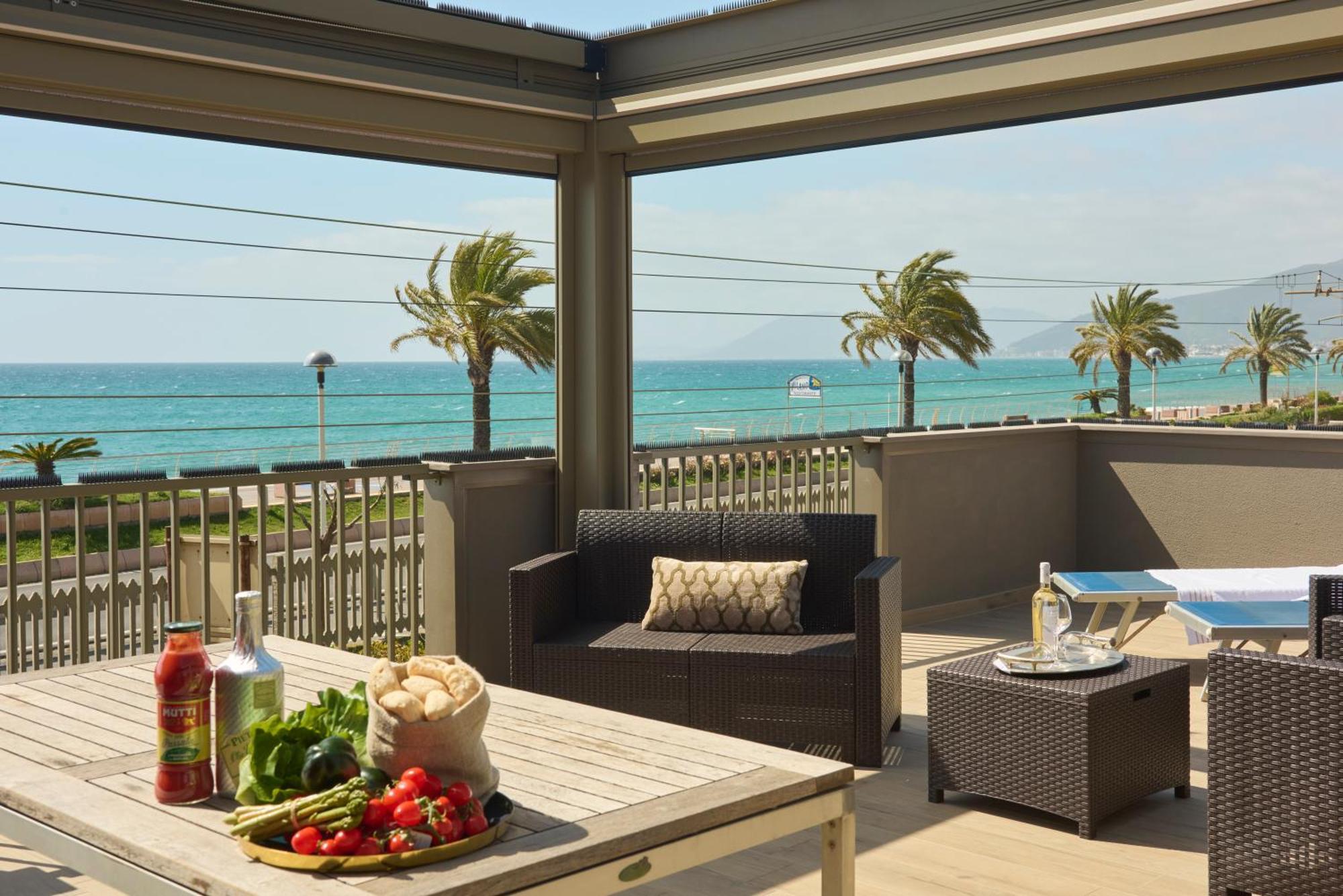Terrazza Sul Mare A Pietra Ligure Exterior foto